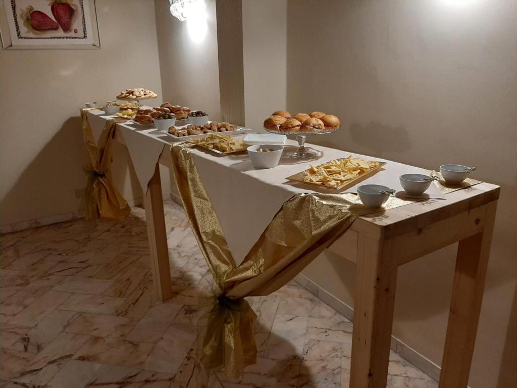 Residence In Centro Mantova Luaran gambar