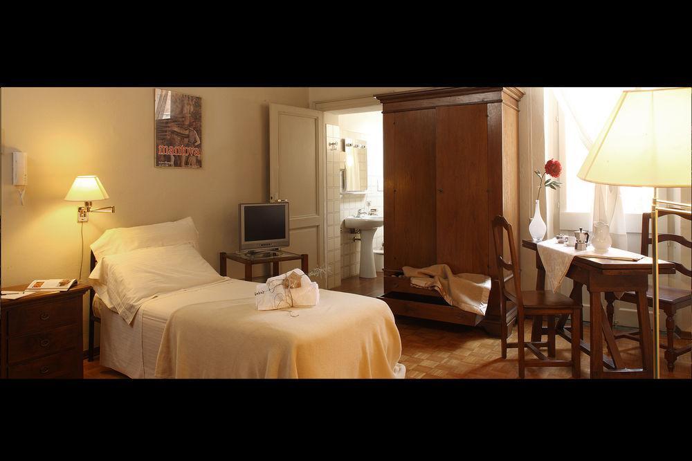 Residence In Centro Mantova Luaran gambar