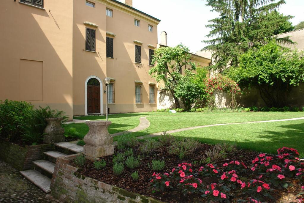 Residence In Centro Mantova Luaran gambar